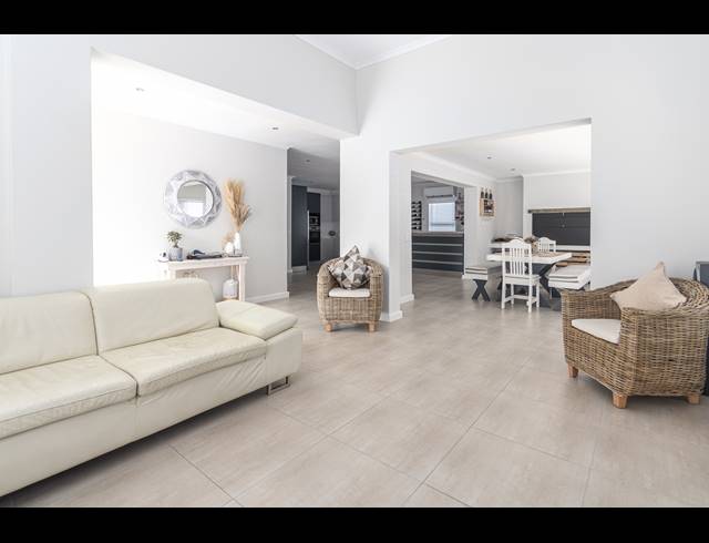 3 BEDROOM FREEHOLD FOR SALE IN PARKLANDS NORTH